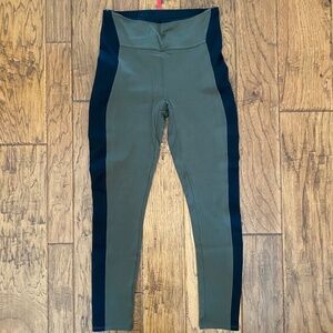 Spanx textured panel leggings, olive shale/black, large
